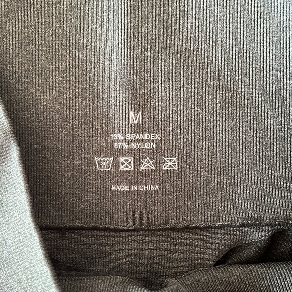 NVGTN Contour Seamless Leggings in Forest Green - Picture 3 of 4